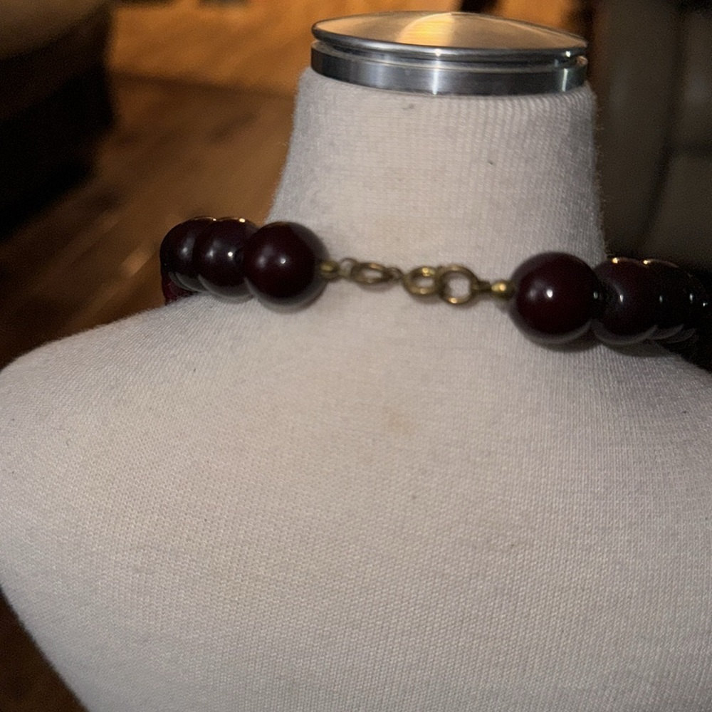 Elegant Black and Burgundy Beaded Necklace - Picture 3 of 3